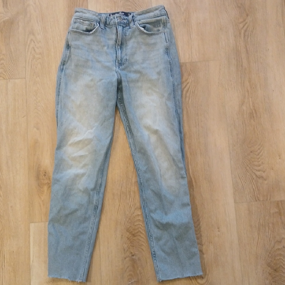 Hollister Ultra High Rise Mom Jean 3r W26 Straight Leg Jeans
